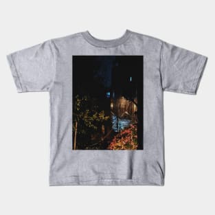 Street light in rain Kids T-Shirt